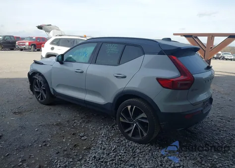 2020 Volvo Xc40 T5 R-Design z USA, uszkodzony, nr VIN YV4162UM1L2172927